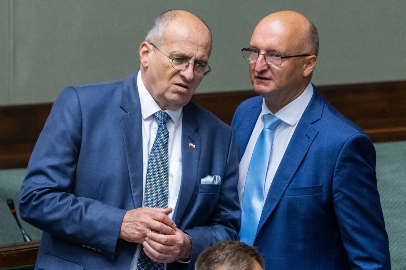 Afera wizowa. Rau wiedział o korupcji, ale obwiniono tylko Wawrzyka