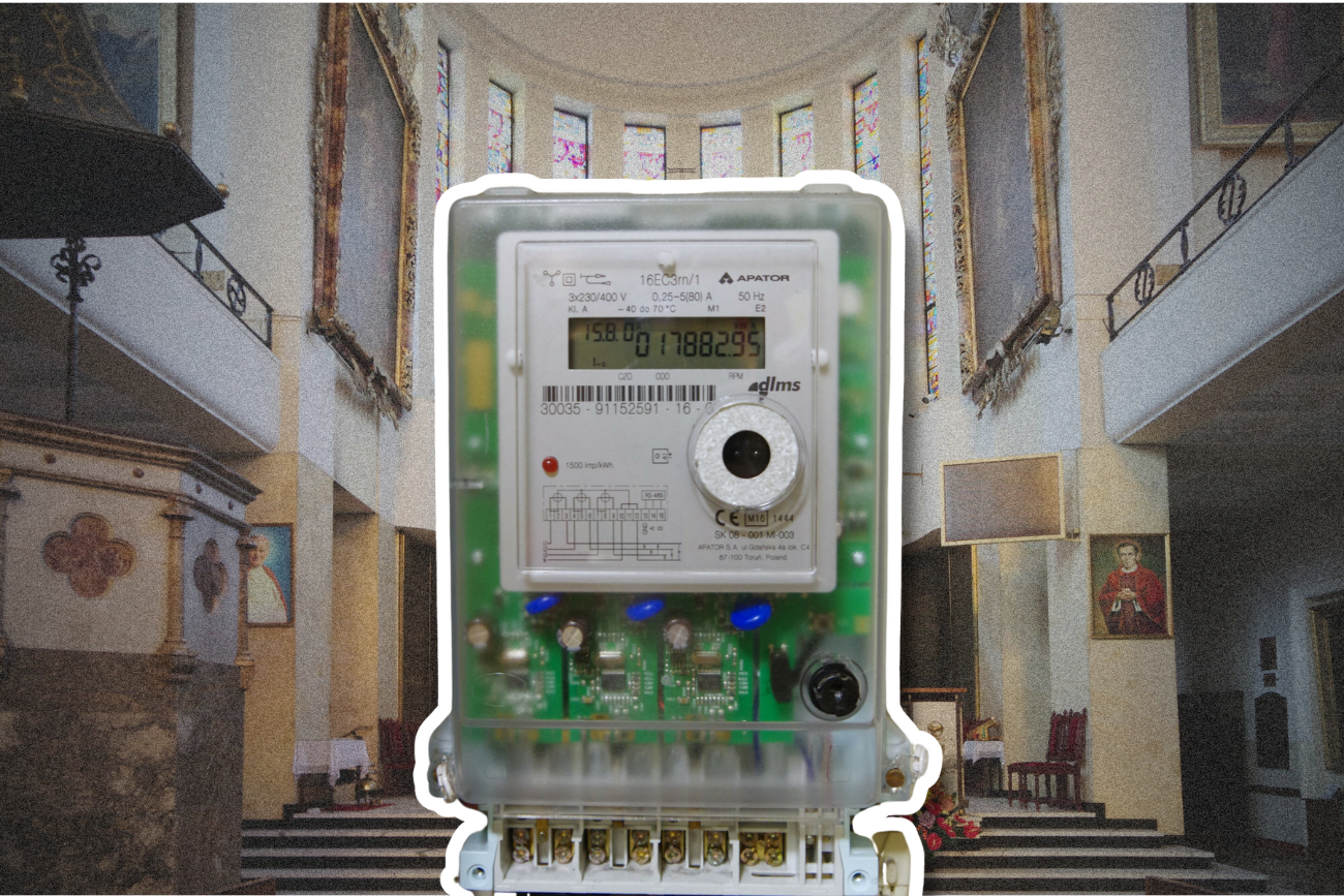 Ksiądz pokazał rachunki za prąd.