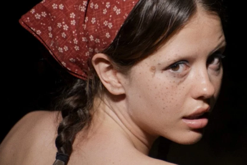 Mia Goth w X