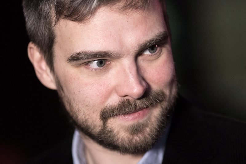 Zygmunt Miłoszewski łączy pisanie książek z aktywnością społeczną.