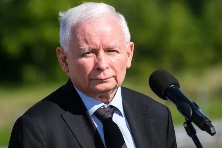 Jarosław Kaczyński w piątek 18 czerwca kończy 72 lata. Prezesowi Prawa i Sprawiedliwości z tej okazji życzenia składają między innymi polityczni przeciwnicy