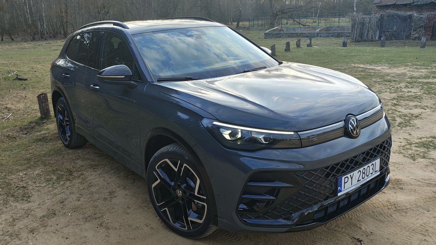 Nudny, konserwatywny i... genialny? Nowy Tiguan w starciu z przeciwnikiem SUV-ów VW Tiguan
