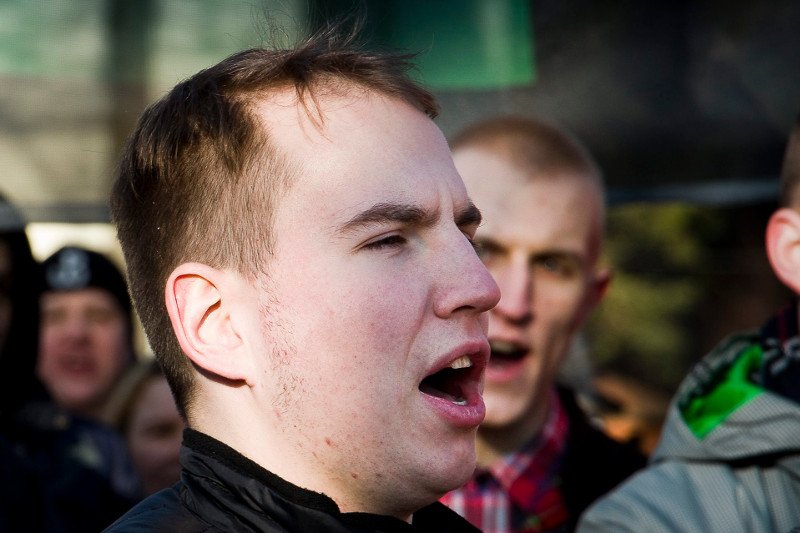 Poseł Adam Andruszkiewicz jest tak wielkim sympatykiem twórczości Sławomira, że jest w stanie zrobić wiele, by bronić artystycznych wartości prezentowanych przez tego wykonawcę.