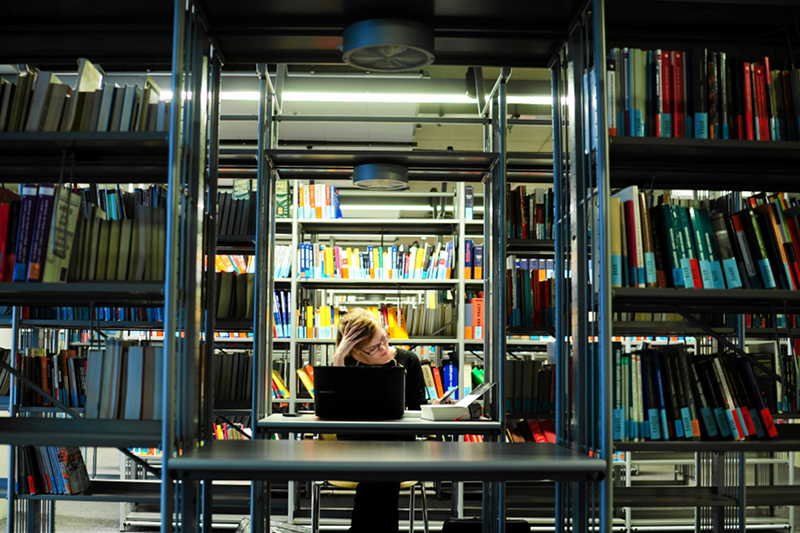 Czy Bibliotek Uniwersytetu Warszawskiego (na zdjęciu) wyludni się, bo młodzi zaczną rezygnować ze studiów na rzecz rozwoju zawodowego?