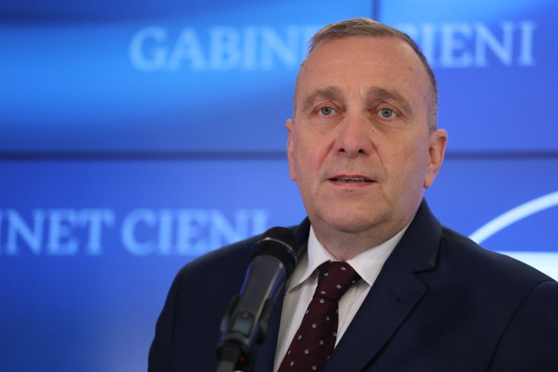 Grzegorz Schetyna odniósł się na Twitterze do sprawy płacy minimalnej.