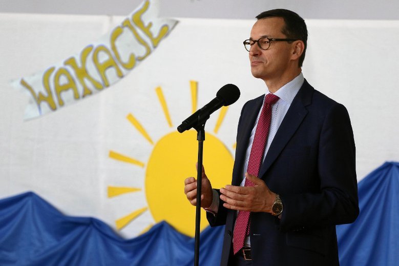 Premier Morawiecki zapowiedział, że w tym roku wakacje zaczną się wcześniej.
