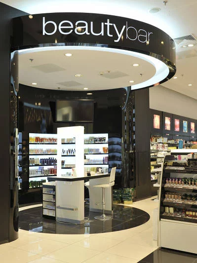 Oprócz konsultacji makijażystów, w perfumeriach Sephora możesz też skorzystać z lekcji makijażu prowadzonych przez profesjonalistów