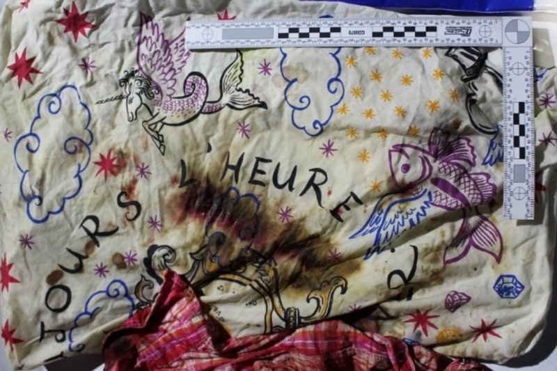 Zwłoki dziecka odkrył bezdomny mężczyzna.