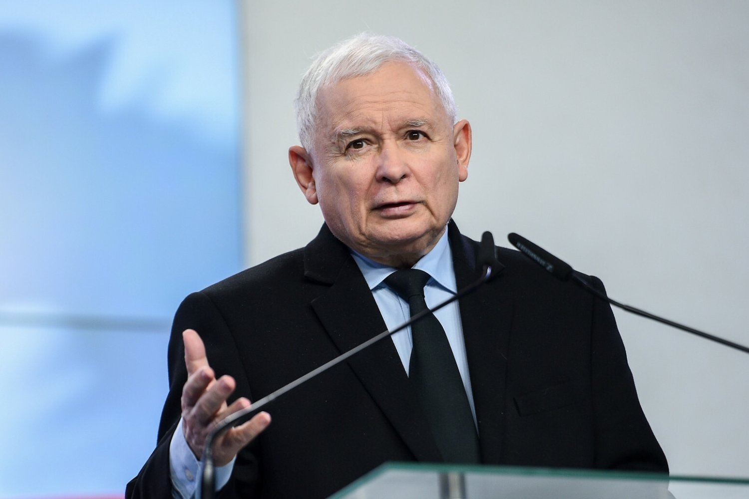 PiS opublikował listę dziesięciu pytań do Tuska.