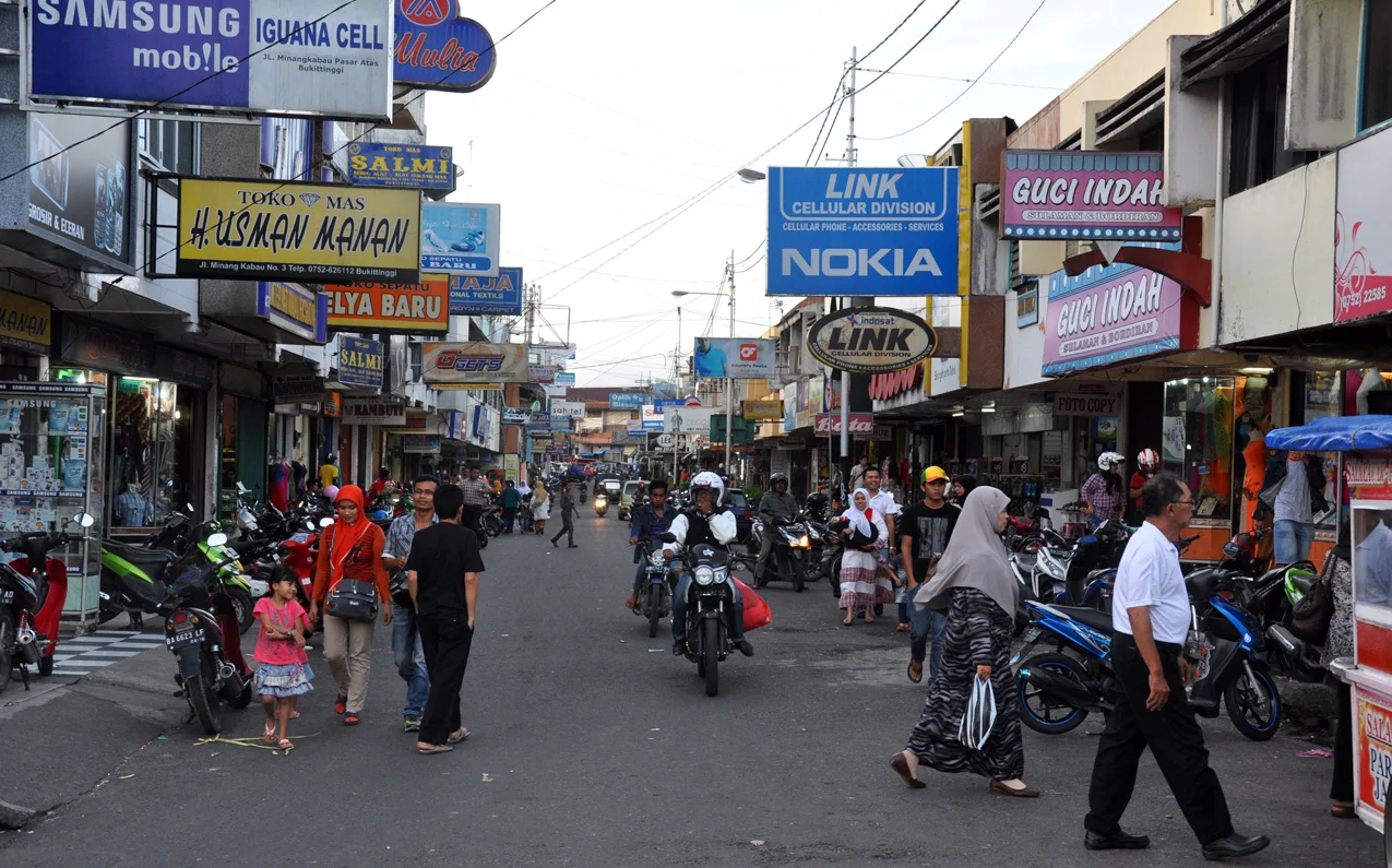Indonezyjska ulica. Sumatra.