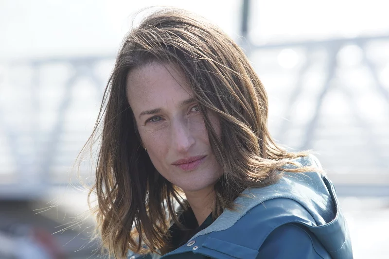 Camille Cottin jako córka Henriego Picka, Joséphine