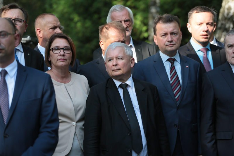 Jarosław Kaczyński ciągle ma powody do zadowolenia. Ale nie tylko on.