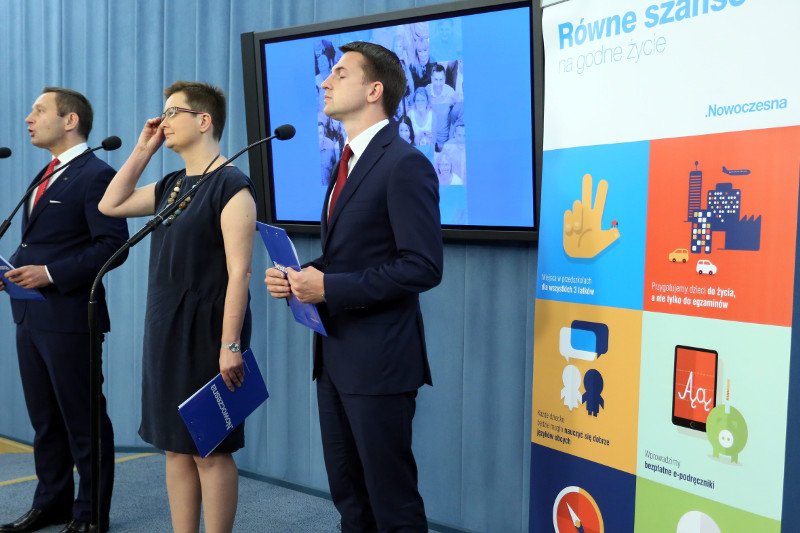 "Zaczyna się bezkrólewie". Jest plan, jak odsunąć PiS od władzy. Sposobem ma być koniec jedności w szeregach opozycji