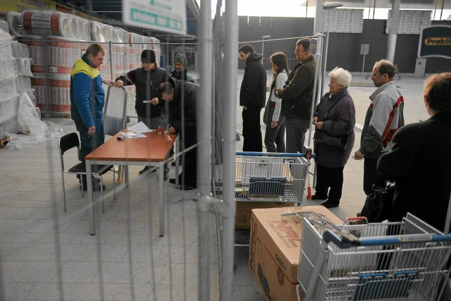 Sieć marketów budowlanych Praktiker, zwolni około 180 pracowników z dwóch likwidowanych sklepów w Rzeszowie i Lublinie. Przynoszą one zbyt mało zysku.
