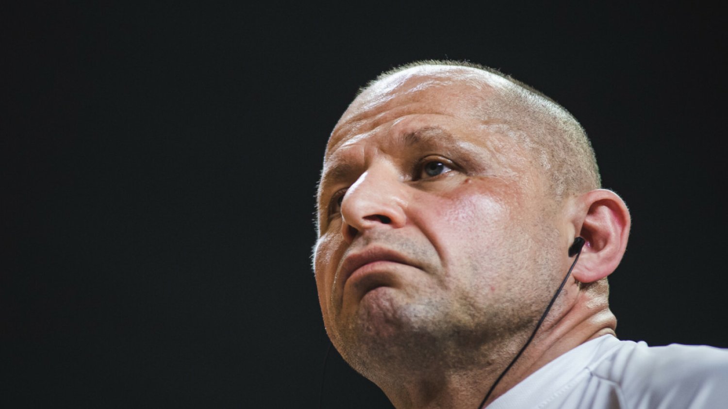Jacek Murański, ojciec zmarłego Mateusza, to kontrowersyjna postać związana ze światem freak fightów.
