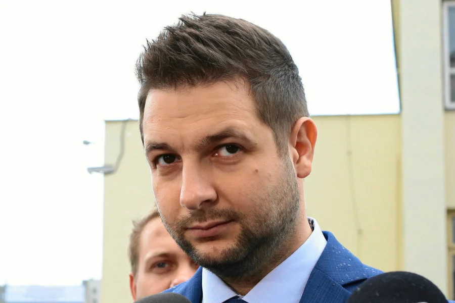 Patryk Jaki zdecydowanie prowadzi na Ochocie w sondażu Informatora Ochoty i Włoch.