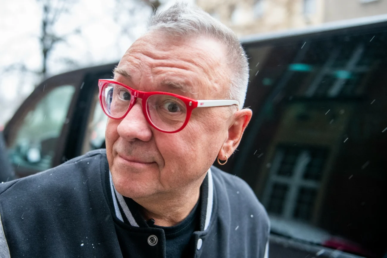 Jurek Owsiak, założyciel WOŚP. Zdjęcie zrobione z okazji uroczystości nadania imienia WOŚP Oddziałowi Neonatologicznemu II w Poznaniu. Jurek Owsiak, założyciel WOŚP. Zdjęcie zrobione z okazji uroczystości nadania imienia WOŚP Oddziałowi Neonatologicznemu II w Poznaniu.