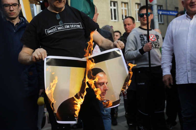 Protest ONR we Wrocławiu, na którym spalono zdjęcie Rafała Dutkiewicza w jarmułce.