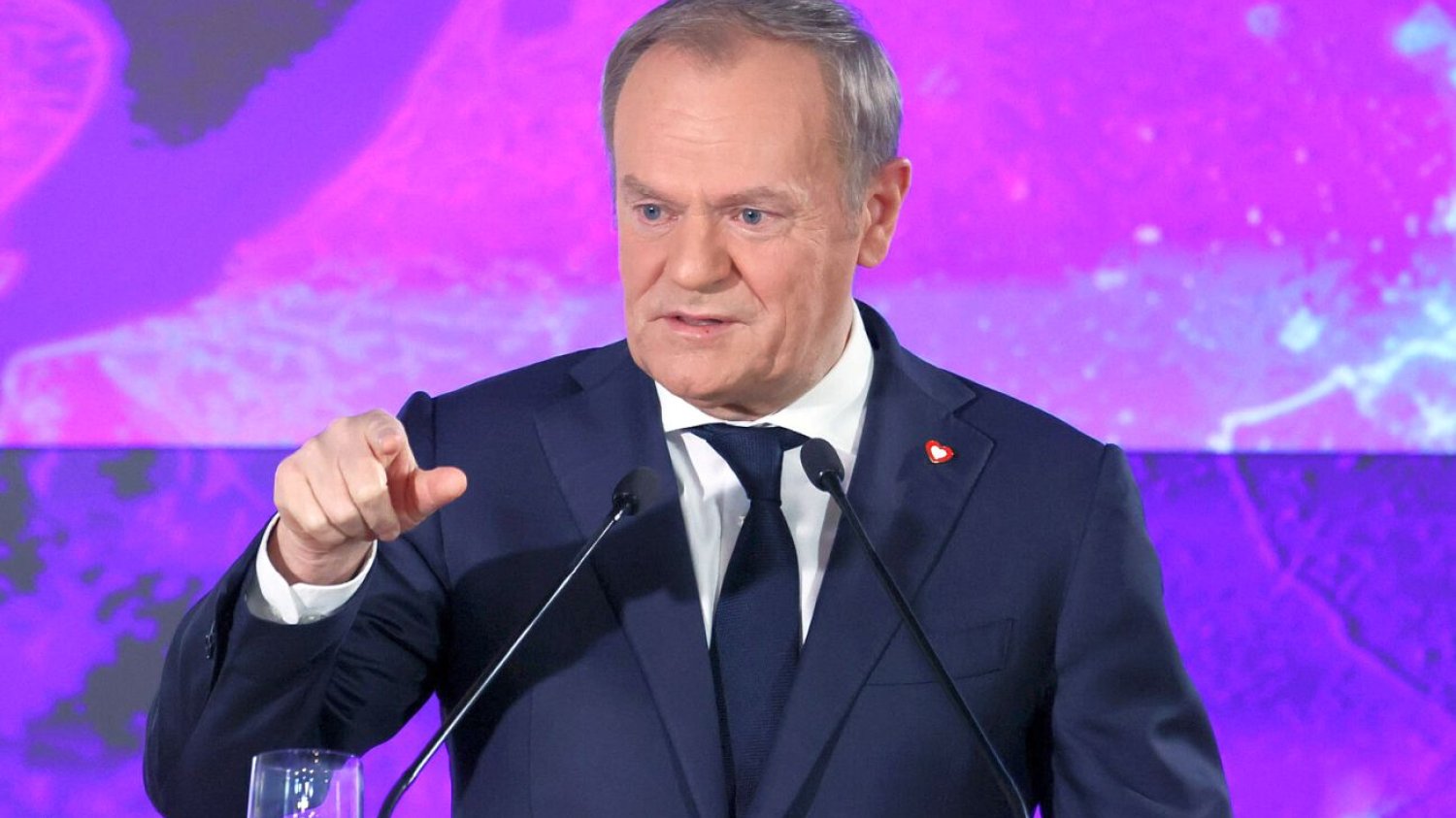Pamiętaj, przedsiębiorco, o wakacjach od ZUS - przypomina premier Tusk.