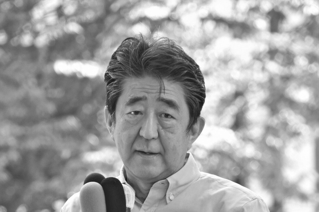 Shinzo Abe został śmiertelnie postrzelony podczas wiecu w Narze.