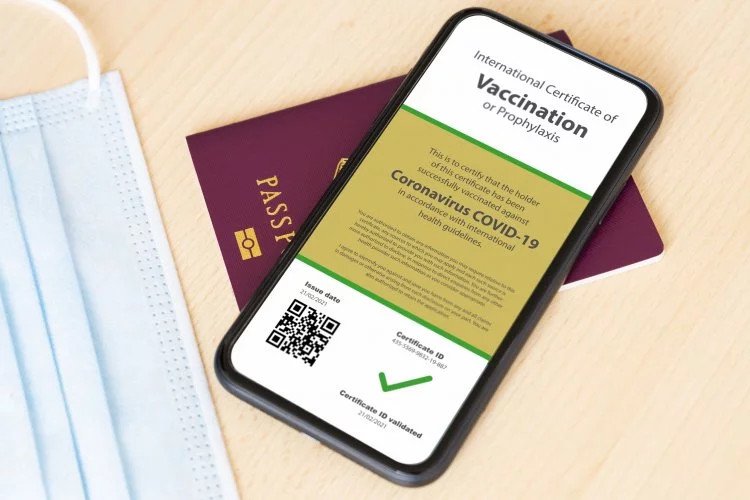 Kiedy zostaną wprowadzone paszporty covidowe? Polska przystępuje do testów.