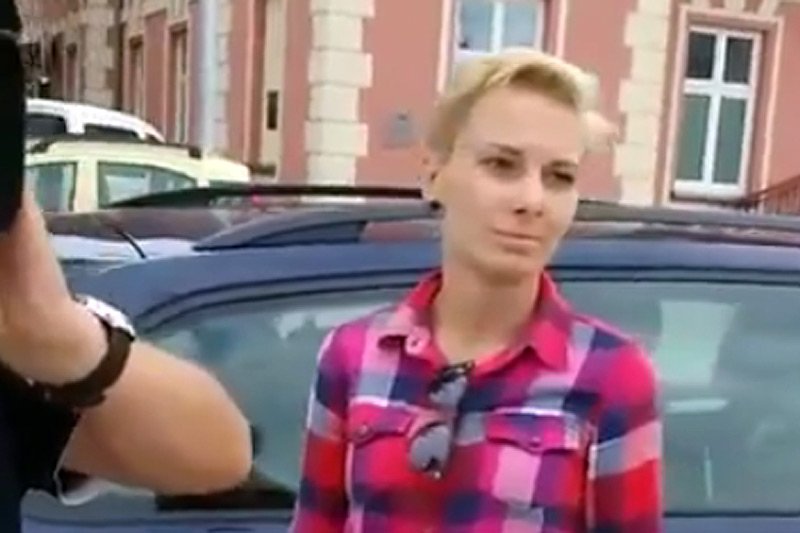 Skrajna prawica cieszy się, że "Narodowa Częstochowa" "nagadała" dziennikarce TVN24. A teraz spójrzmy na to nagranie trzeźwym okiem...