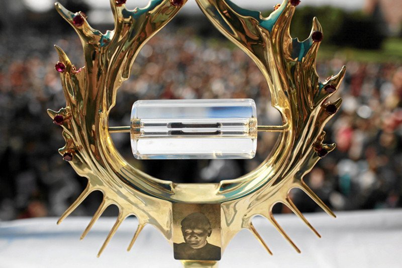 Ampułki z krwią papieża Jana Pawła II przyjęło w Polsce ponad 100 parafii