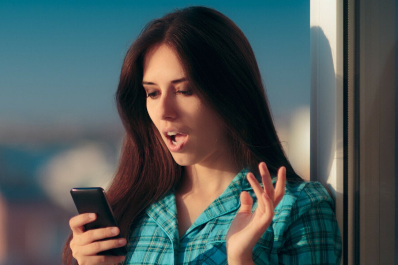 Raport o stanie czytelnictwa 2022. Polacy czytają głównie Facebooka i newsy.