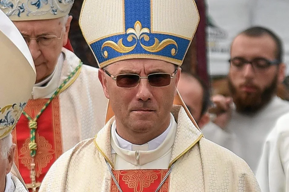 Abp Polak proponuje pomoc Kościoła w strajku nauczycieli.