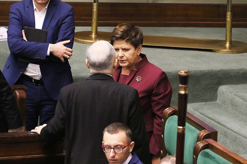 Według "Newsweeka", Jarosław Kaczyński w ciągu najbliższych tygodni zastąpi Beatę Szydło na stanowisku premiera.