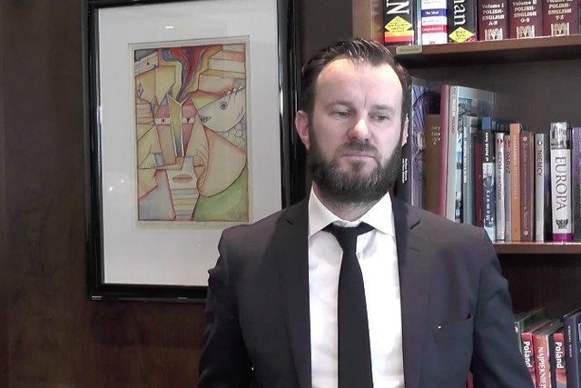 Prezes Kliniewski nie pisnąwszy słowa o problemach sprzedał własne akcje. Uratował 8,5 mln własnego kapitału, ale pogrążył giełdowych ciułaczy.