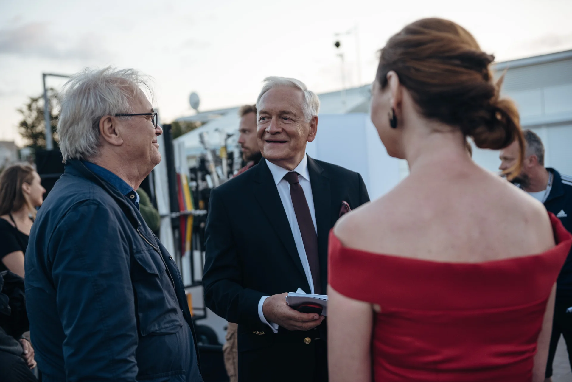 Jacek Bromski i Andrzej Seweryn w Gdyni obok "Daru Pomorza" podczas zdjęć do "Solid Gold" we wrześniu 2018 r.