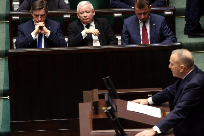 Minimalna różnica między PiS a Koalicją Europejską na tydzień przed wyborami do PE.