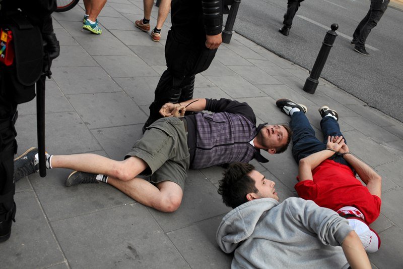 Jak zacząć walkę z kibicami? Od usunięcia prawicowego blogera?