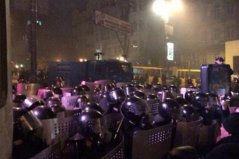 Na Majdanie demonstranci zaatakowali milicjantów. Spalono autobus, a Kliczko porównał Janukowycza do Nicolae Ceaușescu