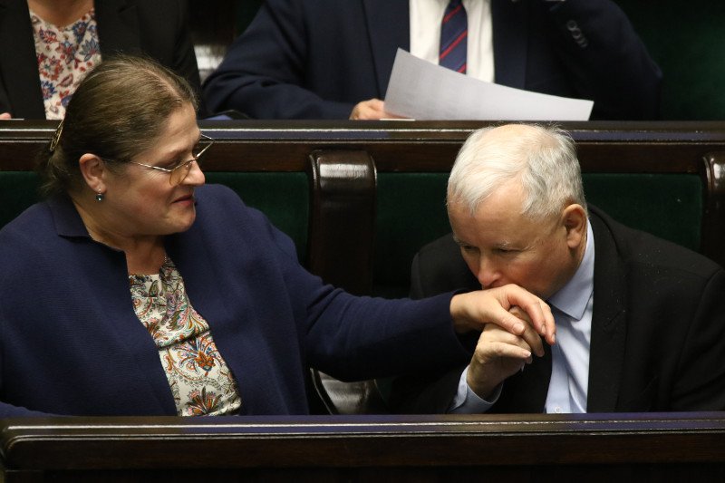 Zdaniem Krystyny Pawłowicz, ojciec premiera Mateusza Morawieckiego wykorzystuje fakt, iż prezes PiS "świątecznie odpoczywa".