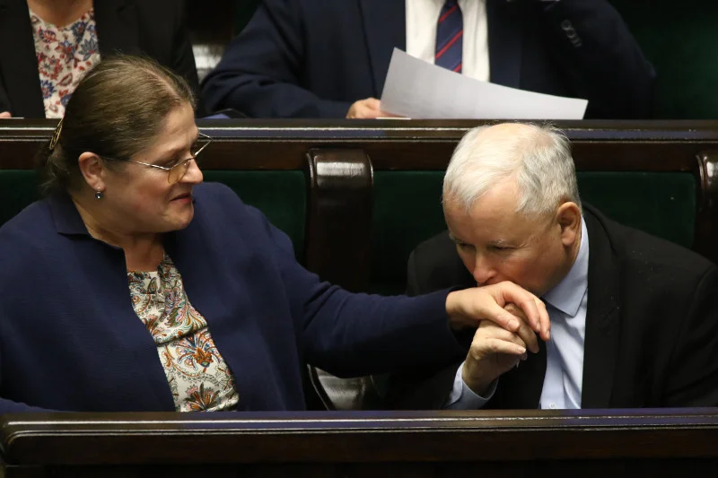 Zdaniem Krystyny Pawłowicz, ojciec premiera Mateusza Morawieckiego wykorzystuje fakt, iż prezes PiS "świątecznie odpoczywa".