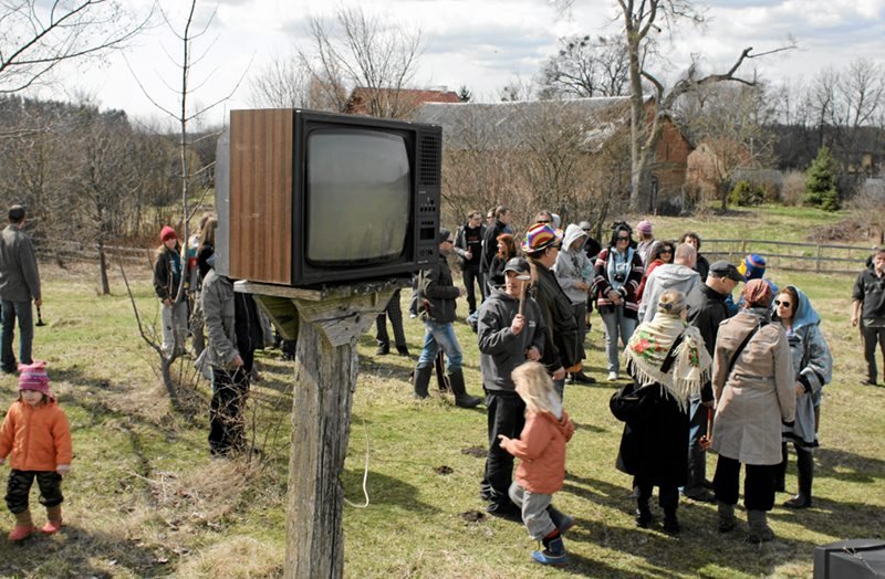 Telewizory są passe. Mistrzostwa świata w rzucie młotkiem do telewizora.