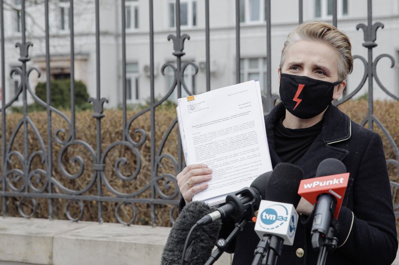 Posłanki Lewicy wchodzą z kontrolą poselską do Ministerstwa Kultury ws.dotacji dla ojca Rydzyka.