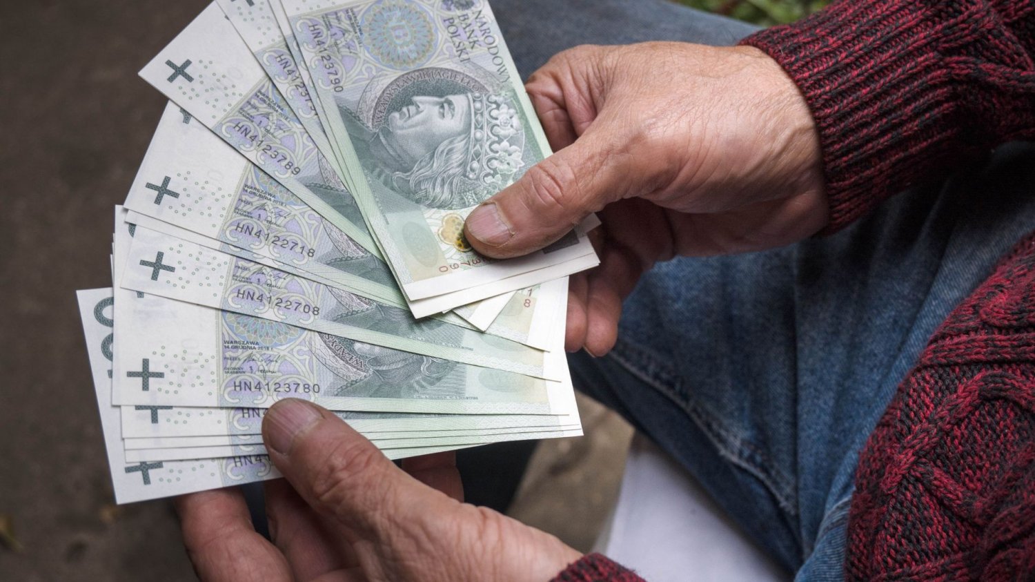 2 tys. zł z ZUS dla seniorów. Mało mówi się o tym świadczeniu, a jest istotne Blisko 2 000 zł z ZUS dla seniorów. Zasady i warunki