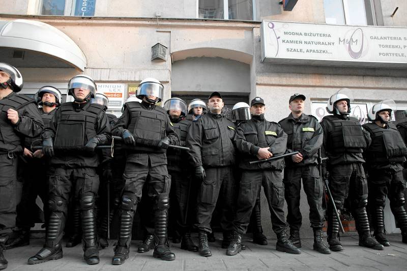 Policjanci często korzystają ze 100-proc. płatnych L4