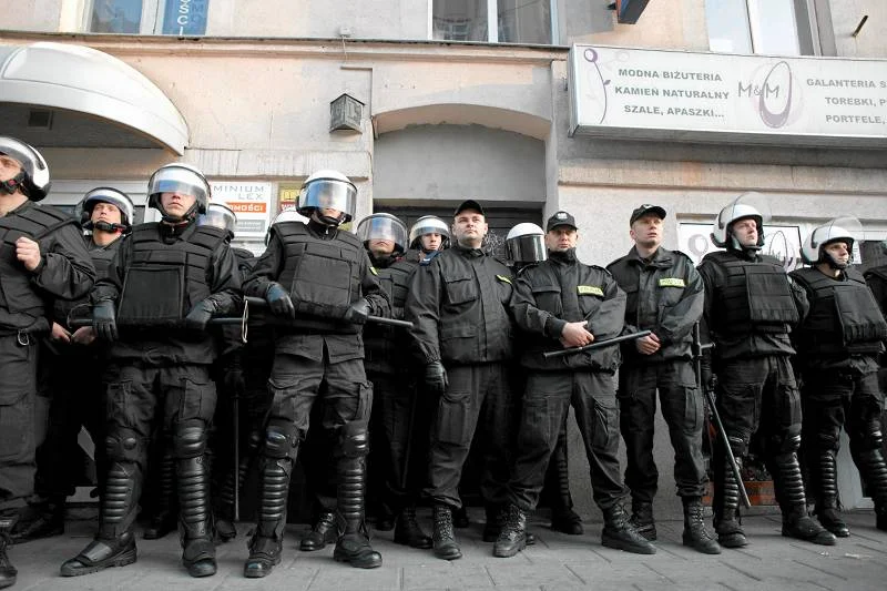 Policjanci często korzystają ze 100-proc. płatnych L4