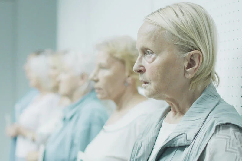 "Kobieta na dachu" Kadr z filmu "Kobieta na dachu": polskie filmy 2022