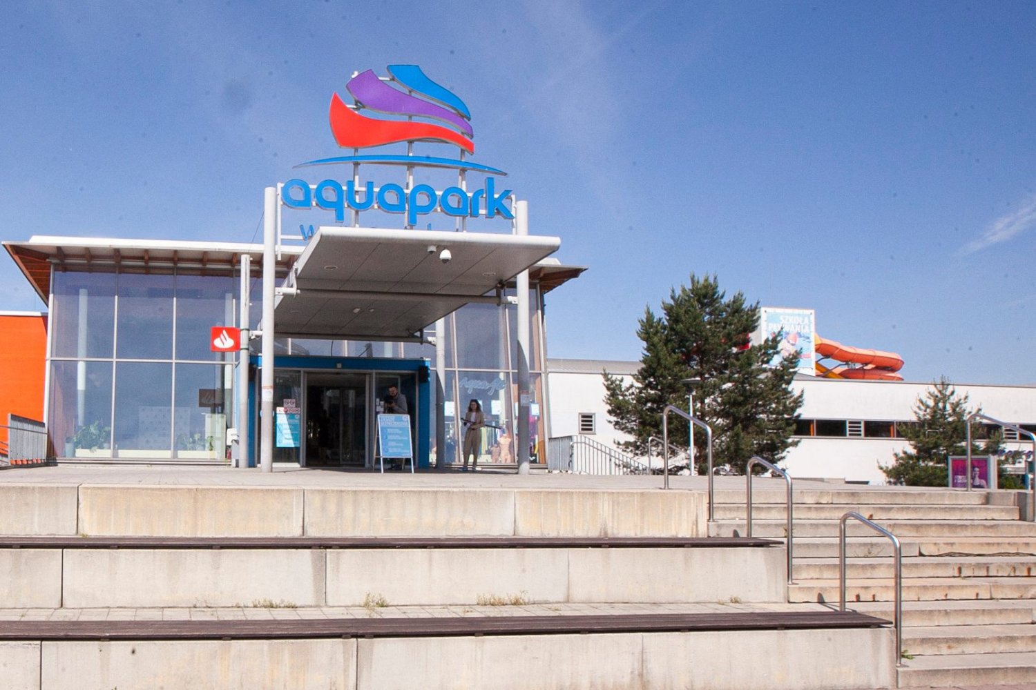 Klienci aquaparku we Wrocławiu zostali nagrani nago pod prysznicem. Nagrania wyciekły do serwisu porno.