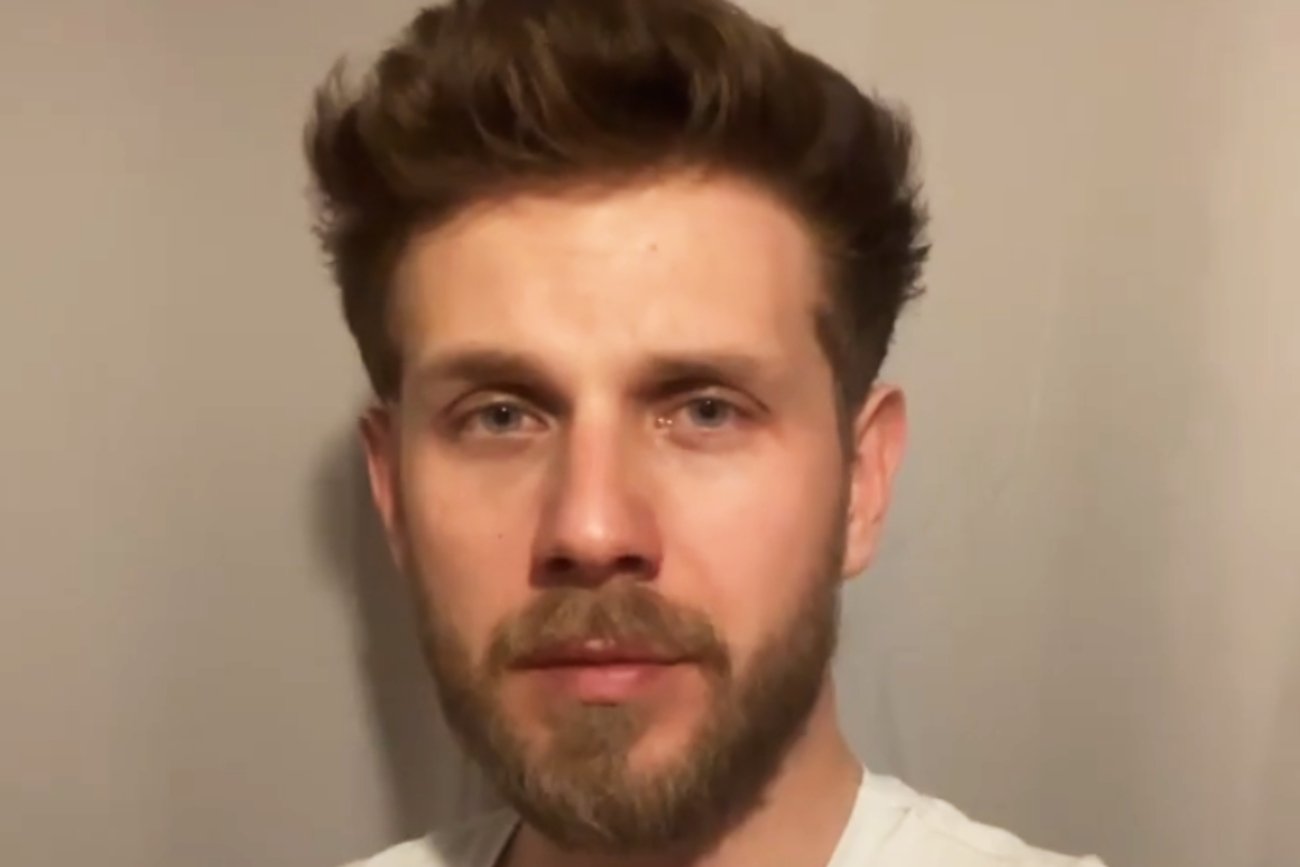 Antek Królikowski rezygnuje z gali MMA i znika z social mediów. Jest chory