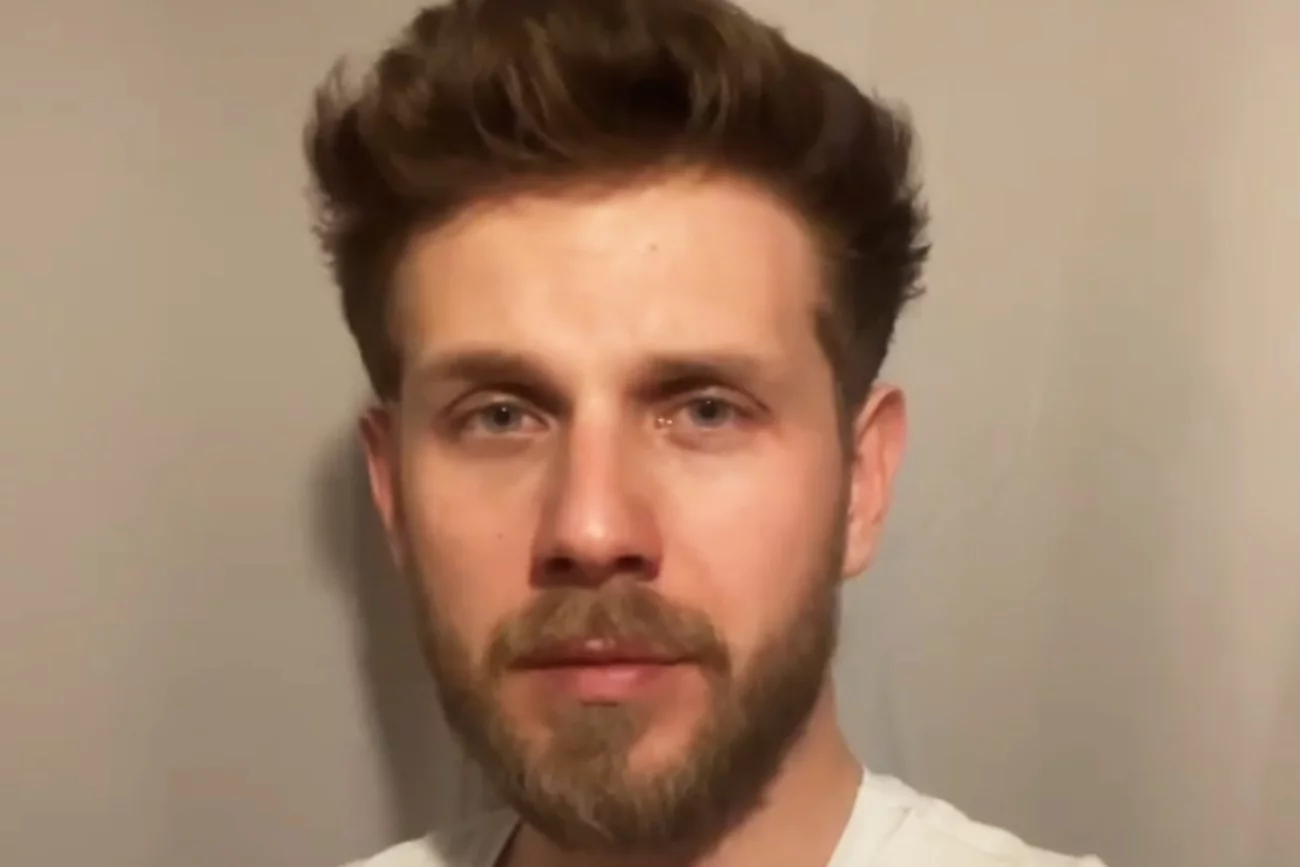 Antek Królikowski rezygnuje z gali MMA i znika z social mediów. Jest chory