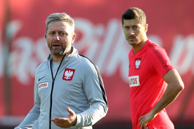 Jerzy Brzęczek najpewniej posadzi Krzysztofa Piątka na ławce.