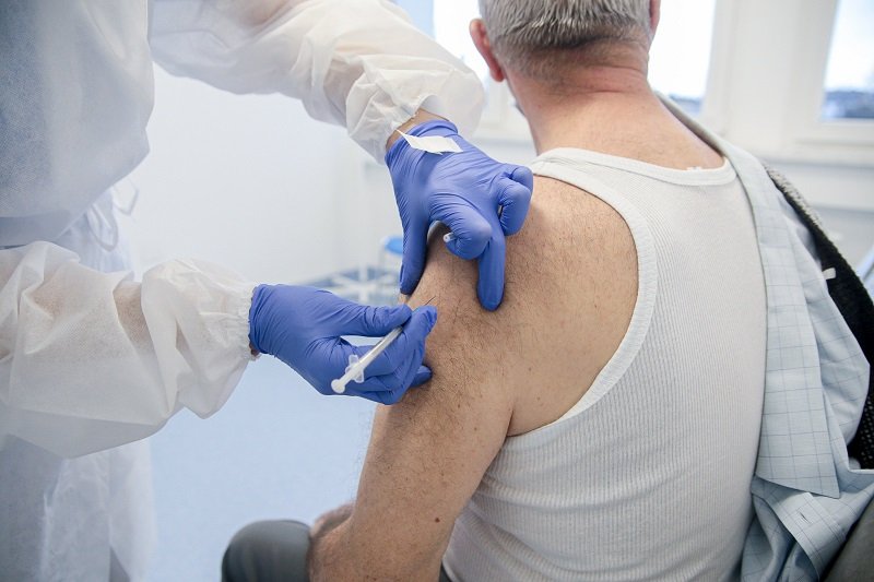 Europejska Agencja Leków wydała pozytywną opinię o dopuszczeniu do obrotu w UE szczepionki AstraZeneca.