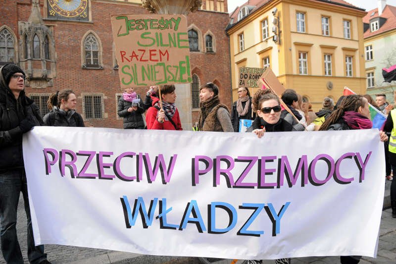 Sprawy dotyczące spraw kobiet są przedmiotem cynicznej gry politycznych oportunistów.