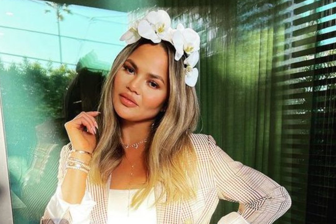 Chrissy Teigen przeprasza osoby, które skrzywdziła